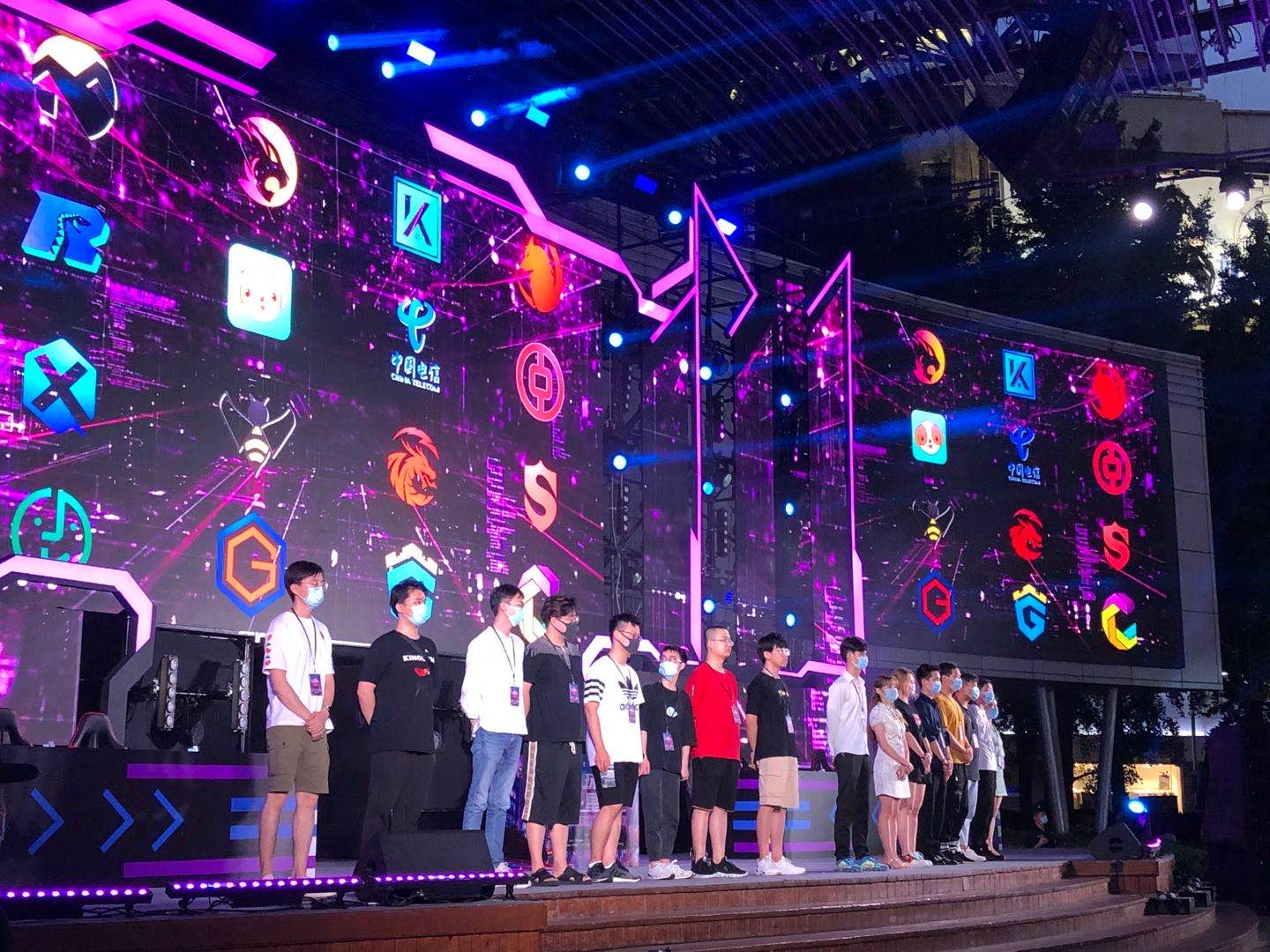 他们正在书 他们正在书