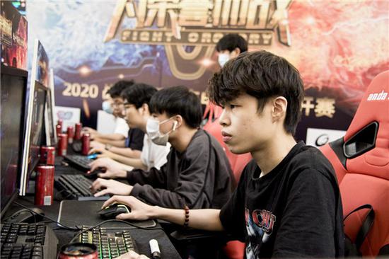 阿尔瓦雷斯 阿尔瓦雷斯