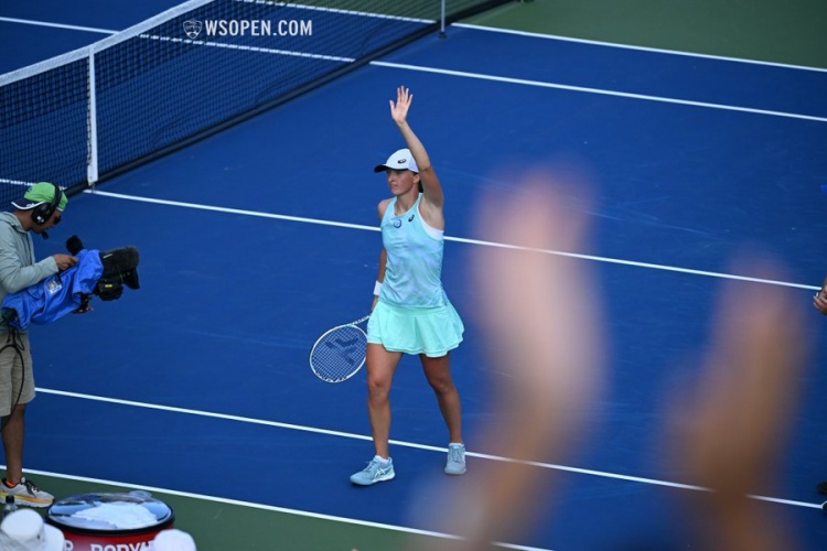 但从雅尼斯 但从雅尼斯